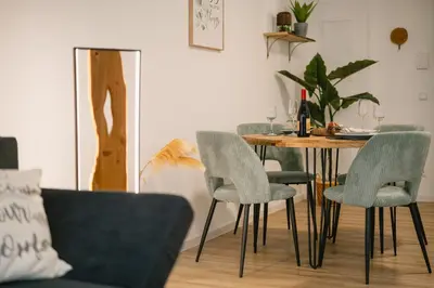Ein Sitzbereich in der Unterkunft Modernes 2-Zimmer Themen-Apartment im Zentrum