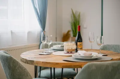 Getränke in der Unterkunft Modernes 2-Zimmer Themen-Apartment im Zentrum