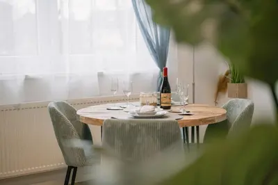 Getränke in der Unterkunft Modernes 2-Zimmer Themen-Apartment im Zentrum