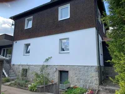 Das Gebäude in dem sich die Ferienwohnung befindet