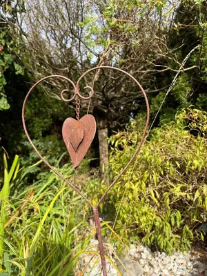 Ein Garten an der Unterkunft Ferienwohnung zur Bugspitze