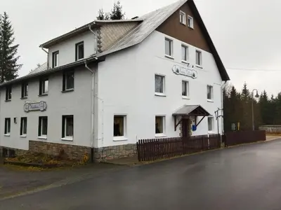Das Gebäude in dem sich die Pension befindet