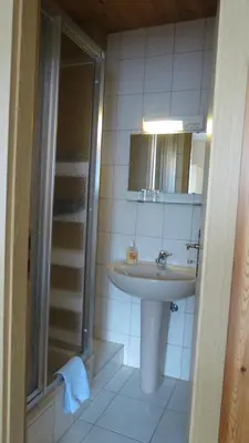Ein Badezimmer in der Unterkunft Pension Waldhaus