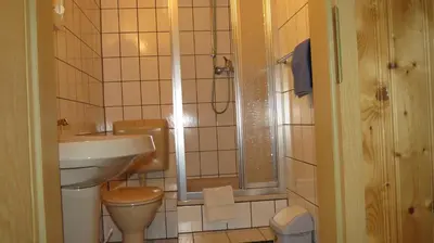 Ein Badezimmer in der Unterkunft Pension Waldhaus