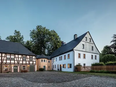Das Gebäude in dem sich die Ferienwohnung befindet