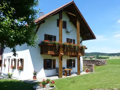 Das Gebäude in dem sich die Ferienwohnung befindet