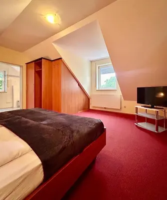 Ein Bett oder Betten in einem Zimmer der Unterkunft The Lodge Hotel by American Ease Grafenwoehr