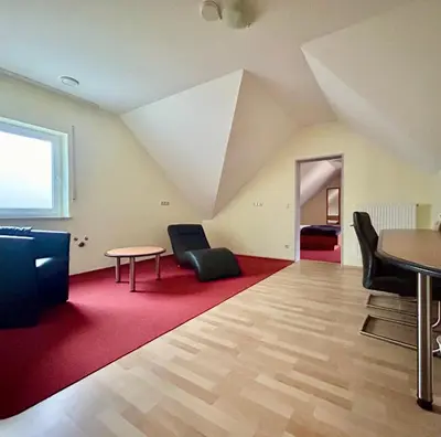 Ein Sitzbereich in der Unterkunft The Lodge Hotel by American Ease Grafenwoehr