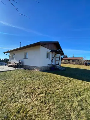 Das Gebäude in dem sich das Ferienhaus befindet