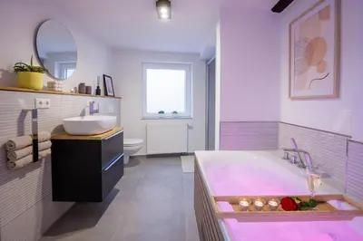 Ein Badezimmer in der Unterkunft bayreuthome - Romantisches City Apartment mit Whirlpool und 2 Schlafzimmern