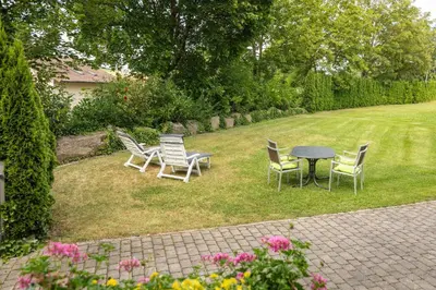 Ein Garten an der Unterkunft Gästehaus Meier Ferienwohnung und Camping