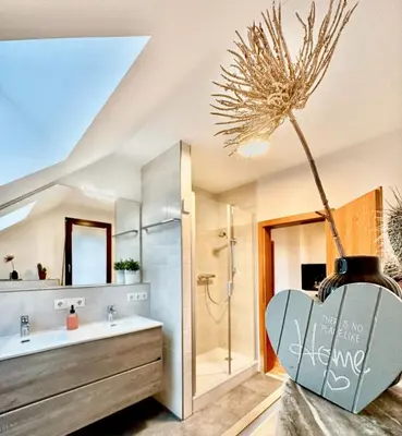 Grundriss der Unterkunft Salí Homes K39 Monte-Carlo -Spacious 6-Bedroom Apartment with Terrace and Garden Views in Bayreuth Ideal for Groups