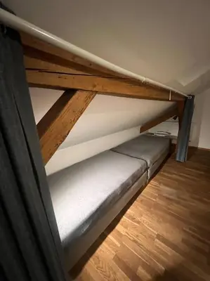 Ein Etagenbett oder Etagenbetten in einem Zimmer der Unterkunft Charmantes Loft in der Bayreuther City