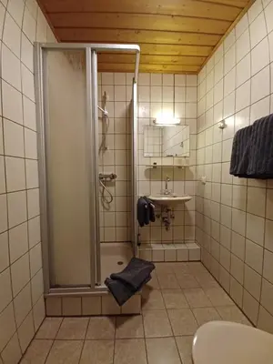 Ein Badezimmer in der Unterkunft Zum Bergbauern