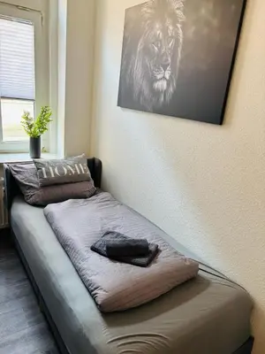 Ein Bett oder Betten in einem Zimmer der Unterkunft charmante Ferienwohnung am Stadtwald von Plauen