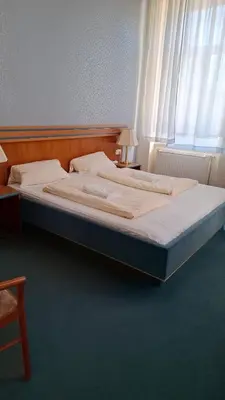 Ein Bett oder Betten in einem Zimmer der Unterkunft Rathaushotel