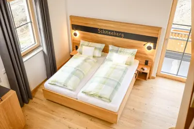 Ein Bett oder Betten in einem Zimmer der Unterkunft Höra‘s Apartments Hammerbergblick