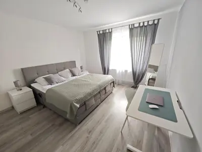 Ein Bett oder Betten in einem Zimmer der Unterkunft FH-Nähe: Modernes Apt mit Balkon