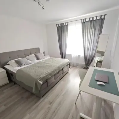 FH-Nähe: Modernes Apt mit Balkon