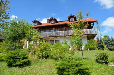 Ein Garten an der Unterkunft Gästehaus zum Prinzenfelsen