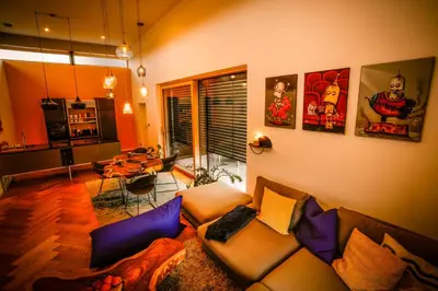 Ein Sitzbereich in der Unterkunft Der Schwarzbau - Luxus Ferienhaus und Ferienwohnung