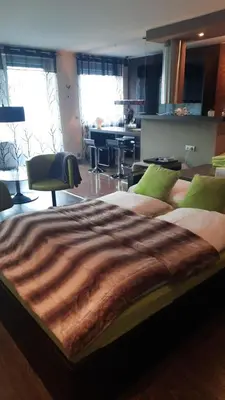 Ein Bett oder Betten in einem Zimmer der Unterkunft Modern Art Apartment im Zentrum Weiden