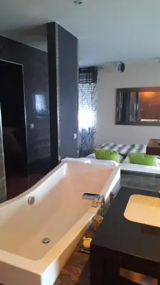 Ein Bett oder Betten in einem Zimmer der Unterkunft Modern Art Apartment im Zentrum Weiden