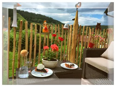 Ein allgemeiner Bergblick oder ein Berglick von der Pension aus
