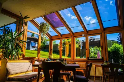 Ein Garten an der Unterkunft Gästehaus Riedl