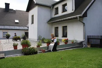 Ein Garten an der Unterkunft Wellness Hotel Pension & Gaststätte Riedel