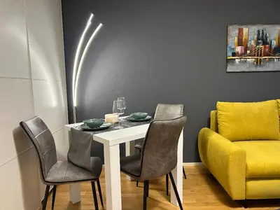 Ein Sitzbereich in der Unterkunft Gemütliches helles Apartment mit Balkon und Parkplatz vor der Tür im Zentrum von Bayreuth