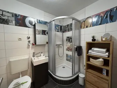Ein Badezimmer in der Unterkunft Gemütliches helles Apartment mit Balkon und Parkplatz vor der Tür im Zentrum von Bayreuth