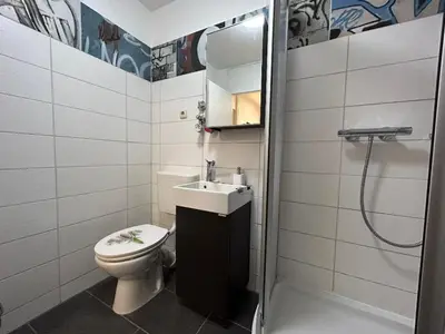 Ein Badezimmer in der Unterkunft Gemütliches helles Apartment mit Balkon und Parkplatz vor der Tür im Zentrum von Bayreuth