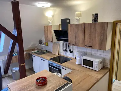 Küche/Küchenzeile in der Unterkunft FeWo WIEKO Plauen Leibnizstr. H1, DG rechts