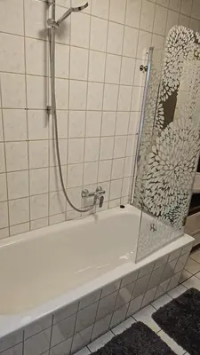 Ein Badezimmer in der Unterkunft FeWo Wieko Plauen Leibnizstr. H1, 2.OG rechts