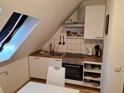 Küche/Küchenzeile in der Unterkunft FeWo WIEKO Plauen Leibnizstr. H1, DG links