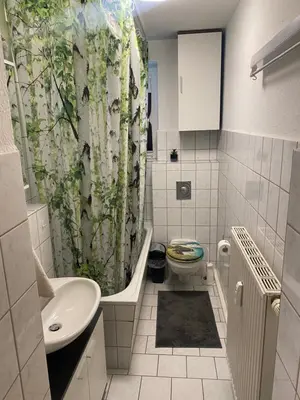 Ein Badezimmer in der Unterkunft FeWo WIEKO Plauen Leibnizstr. H1, 2.OG links