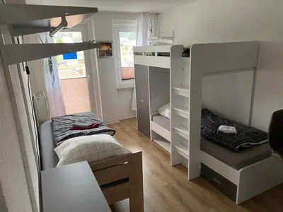 Ein Bett oder Betten in einem Zimmer der Unterkunft FeWo WIEKO Plauen Leibnizstr. H3, 2. OG rechts