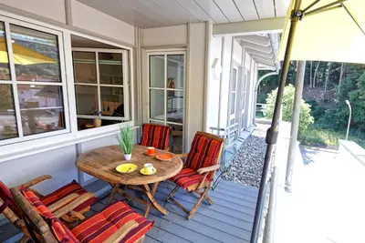 Ein Balkon oder eine Terrasse in der Unterkunft Exklusives Penthouse mit Dachterrasse, hochwertig ausgestatteter Küche mit Dampfgarer, inklusive 2 Stellplätze und Fahrradgarage