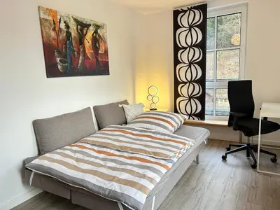 Ein Bett oder Betten in einem Zimmer der Unterkunft Exklusives Penthouse mit Dachterrasse, hochwertig ausgestatteter Küche mit Dampfgarer, inklusive 2 Stellplätze und Fahrradgarage
