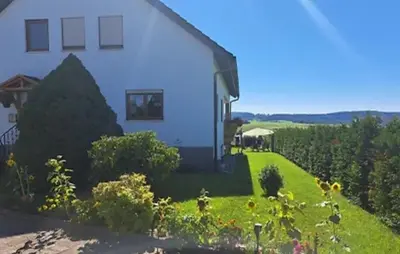 Ein Garten an der Unterkunft Familie Wiegärtner
