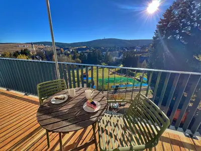 Ein allgemeiner Bergblick oder ein Berglick von der Ferienwohnung aus