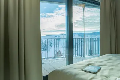 Ein allgemeiner Bergblick oder ein Berglick von der Ferienwohnung aus