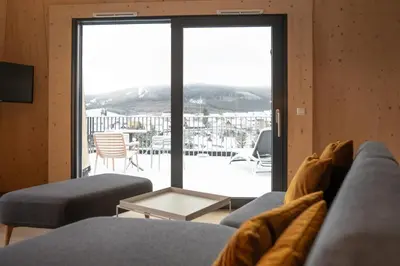 Ein allgemeiner Bergblick oder ein Berglick von der Ferienwohnung aus