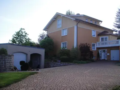Das Gebäude in dem sich die Ferienwohnung befindet