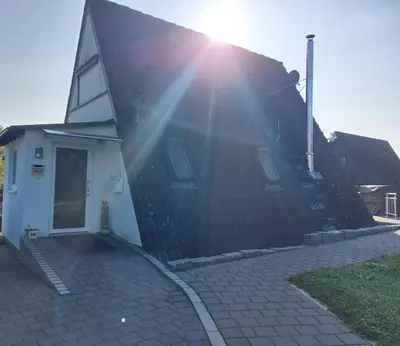 Das Gebäude in dem sich das Ferienhaus befindet