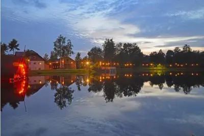 Blick auf einen Fluss in der Nähe des Ferienhauses