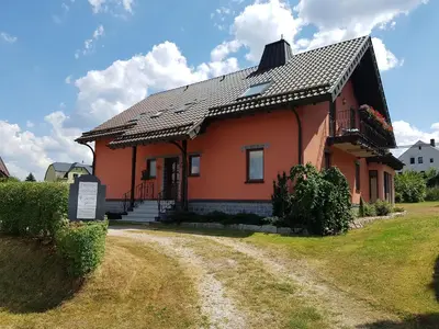Das Gebäude in dem sich die Ferienwohnung befindet