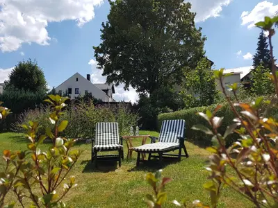 Ein Garten an der Unterkunft Gemütliche Ferienwohnung im schönen Erzgebirge - Wohnung Frühling