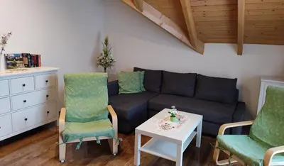 Ein Sitzbereich in der Unterkunft Gemütliche Ferienwohnung im schönen Erzgebirge - Wohnung Frühling